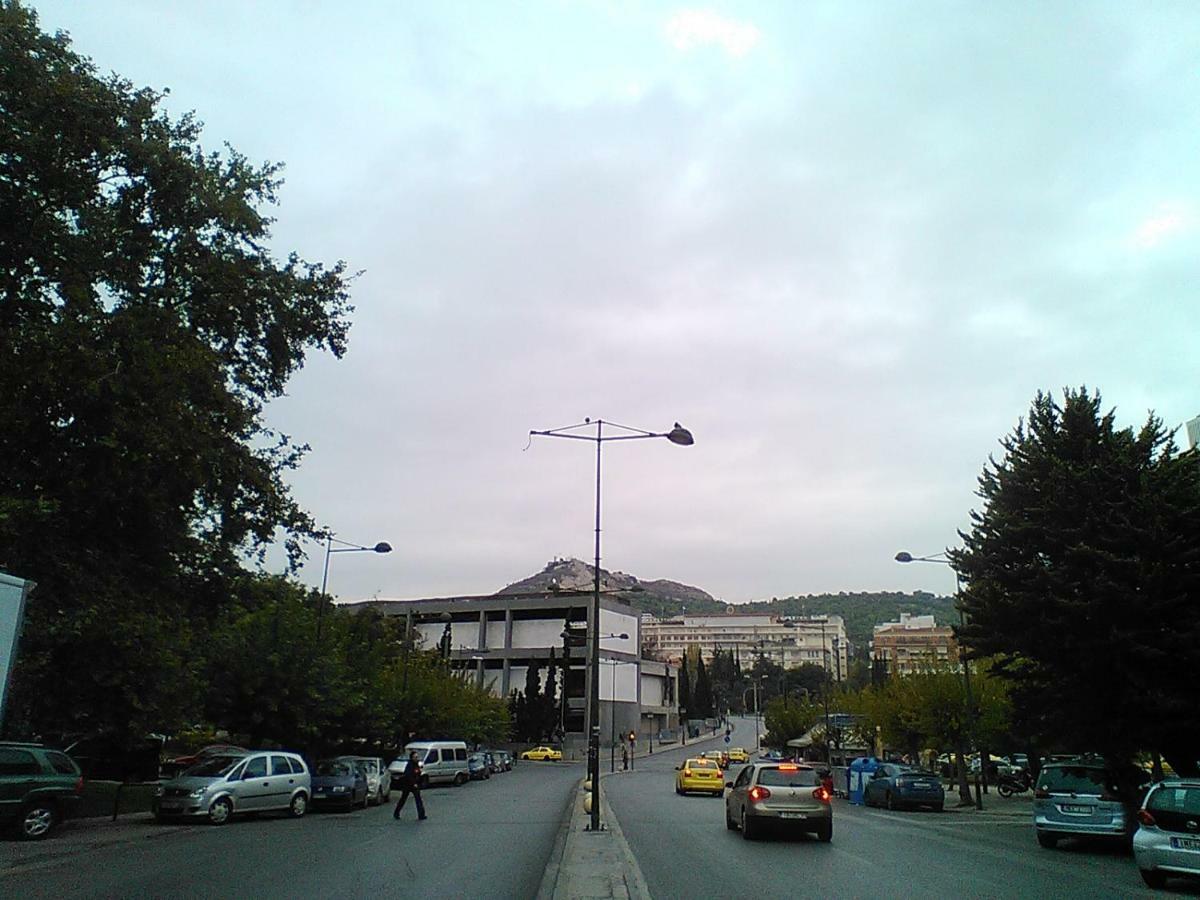 Tranquil Central Apt, Behind Athens Caravel Area Экстерьер фото